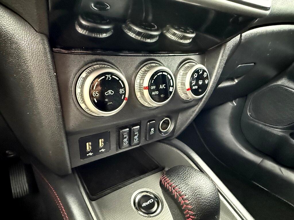 Vehicle image 23 of 28