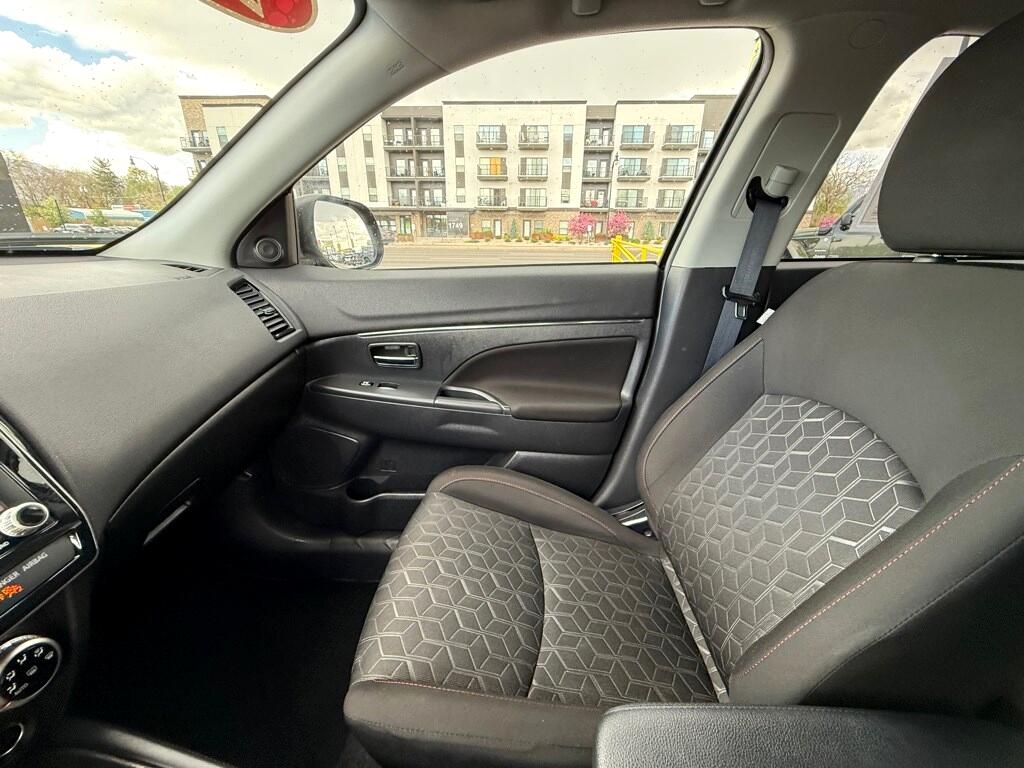 Vehicle image 26 of 28