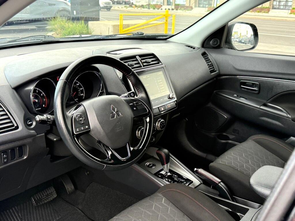 Vehicle image 11 of 28