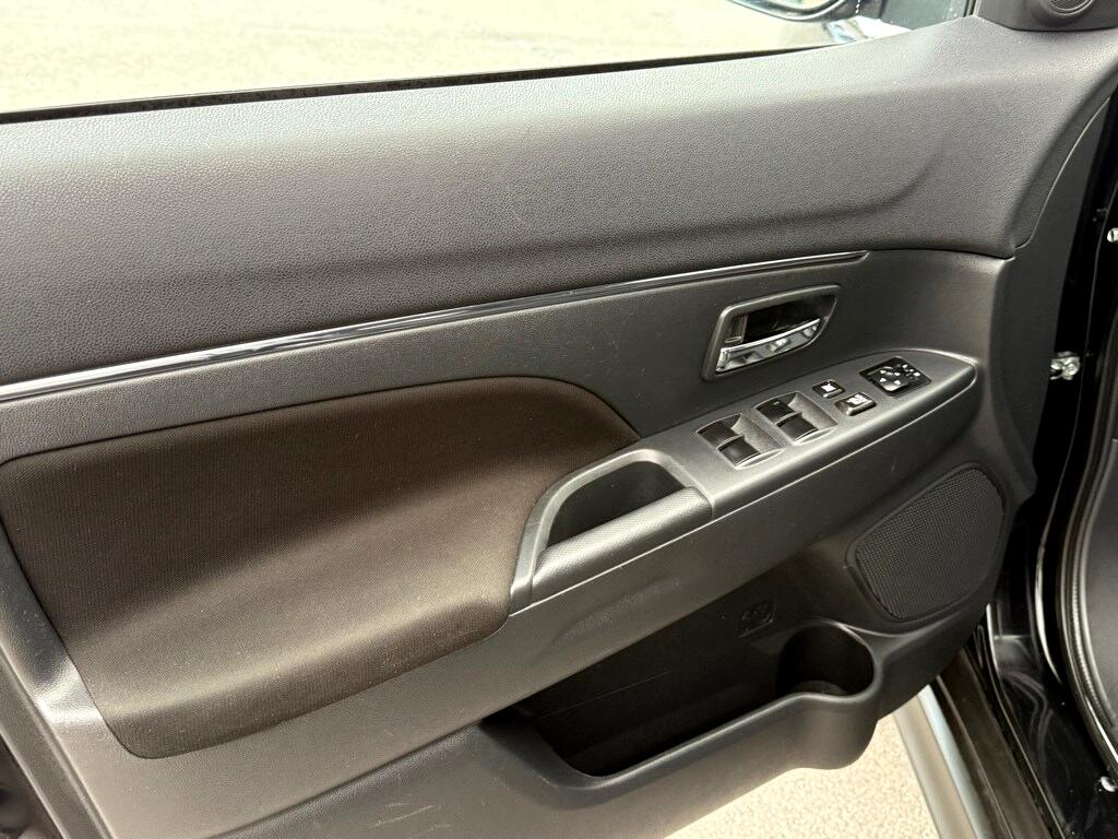 Vehicle image 10 of 28