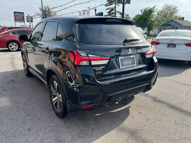 Vehicle image 9 of 17