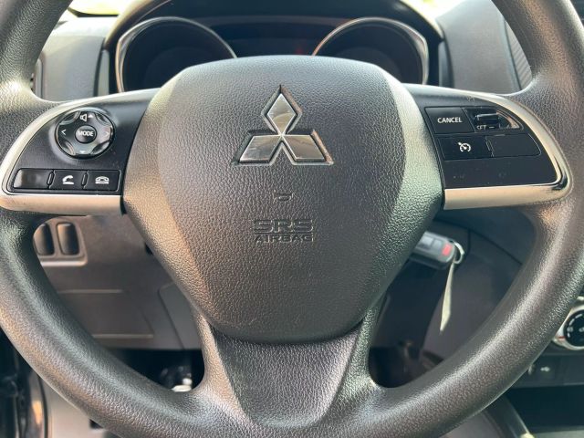Vehicle image 14 of 17