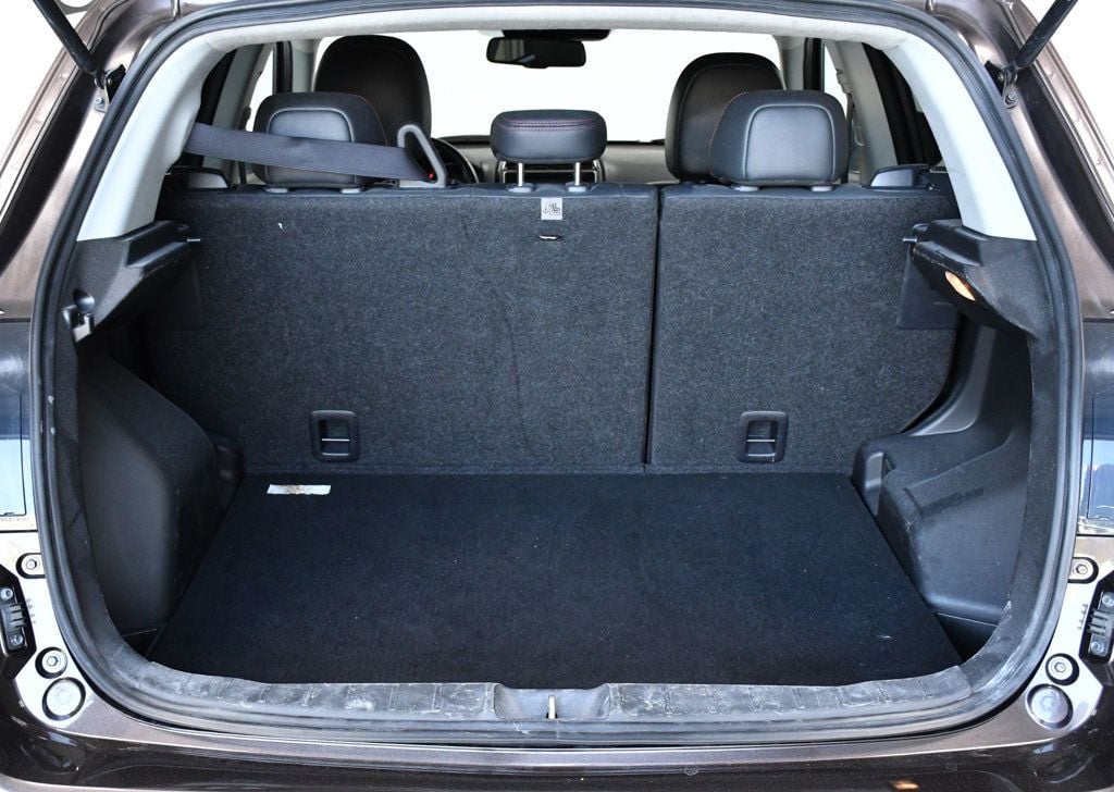 Vehicle image 13 of 27