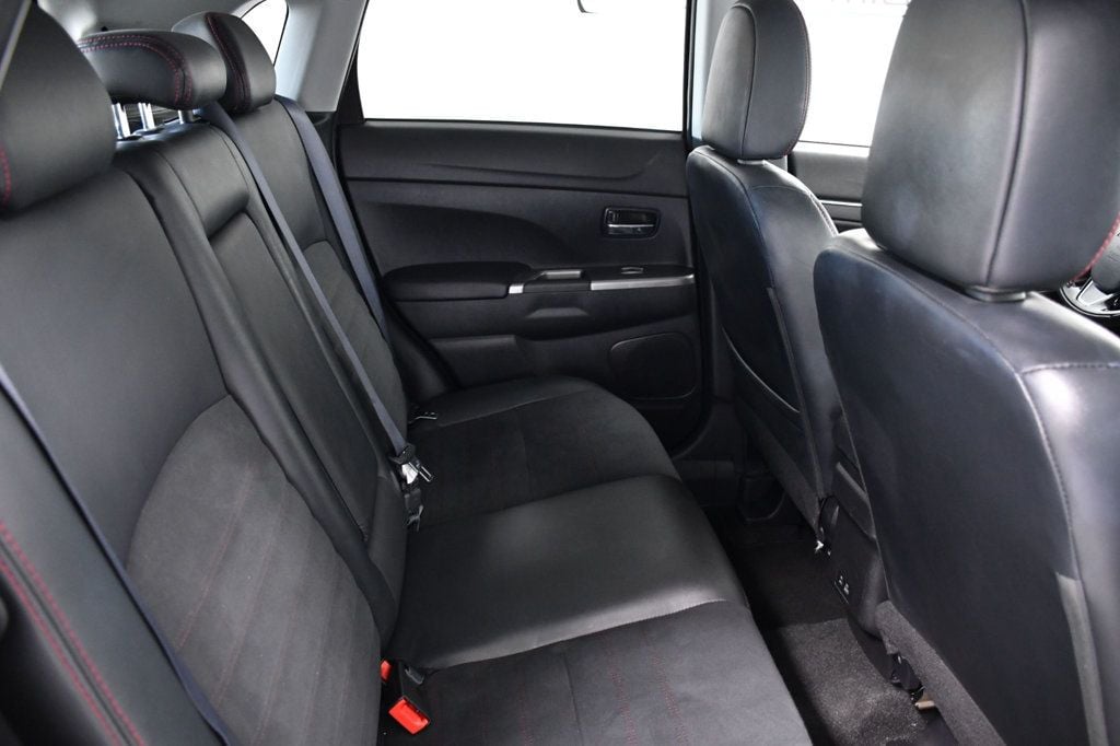 Vehicle image 14 of 27