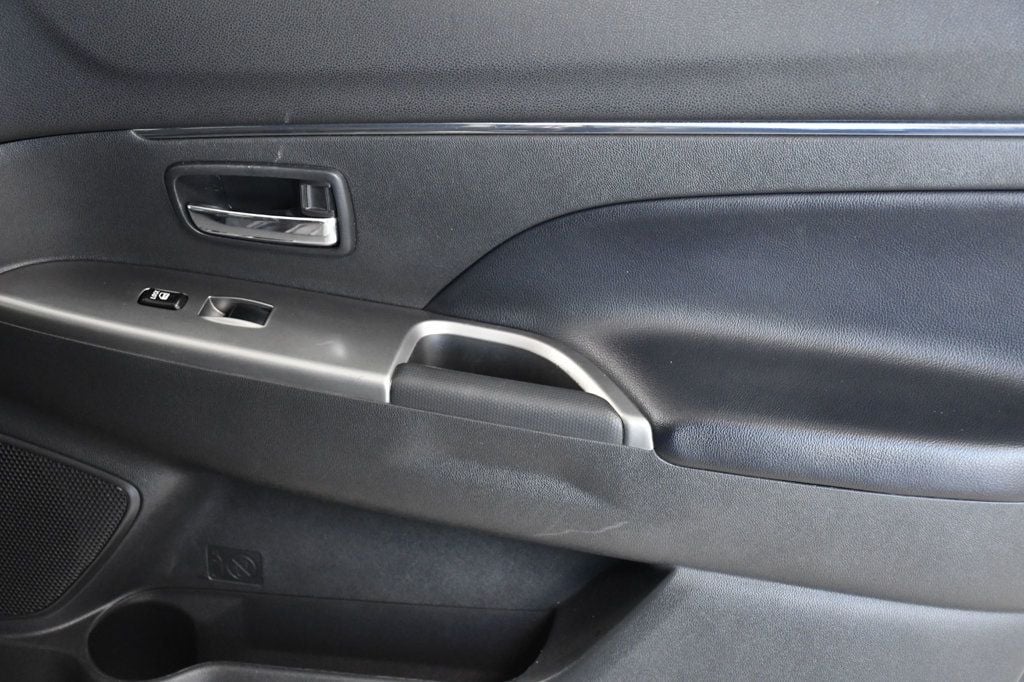 Vehicle image 18 of 27