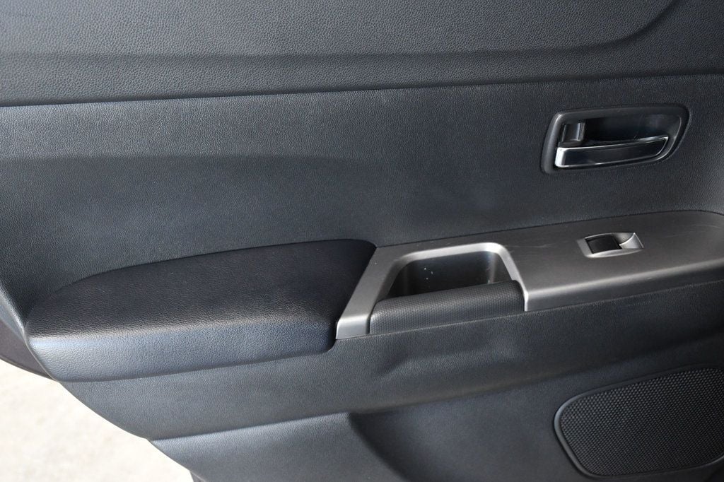 Vehicle image 11 of 27