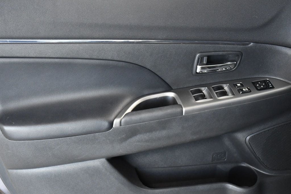 Vehicle image 9 of 27