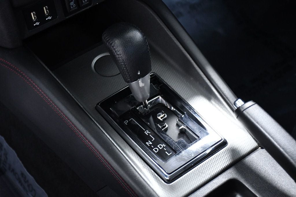 Vehicle image 25 of 27