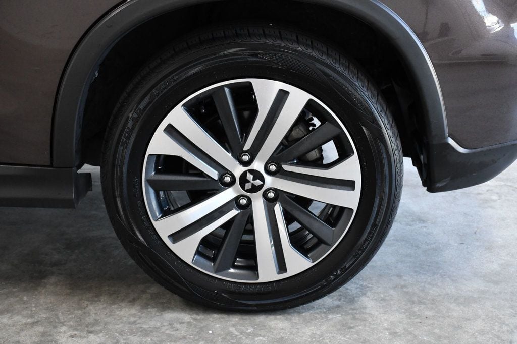 Vehicle image 12 of 27