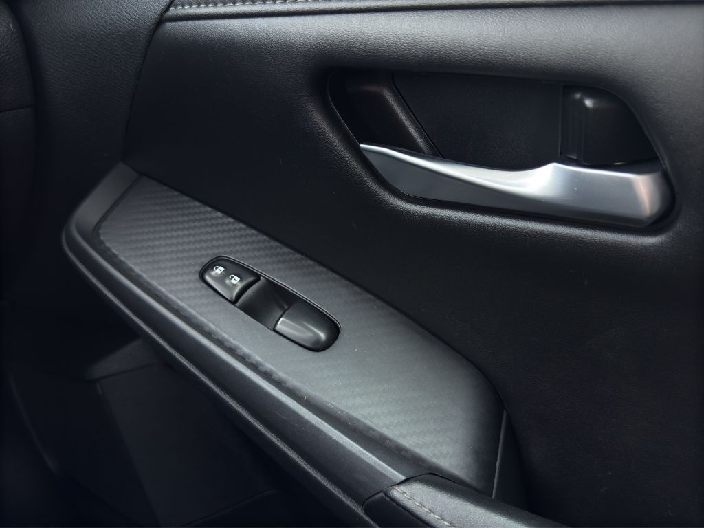 Vehicle image 14 of 19