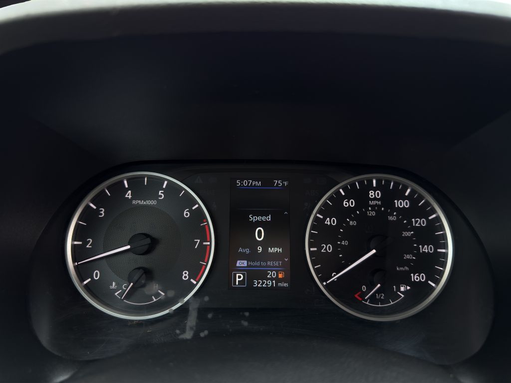 Vehicle image 16 of 19