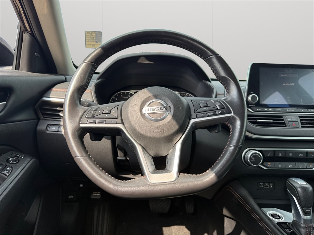 Vehicle image 15 of 18