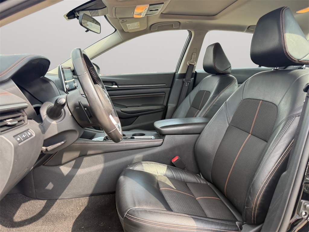 Vehicle image 12 of 18