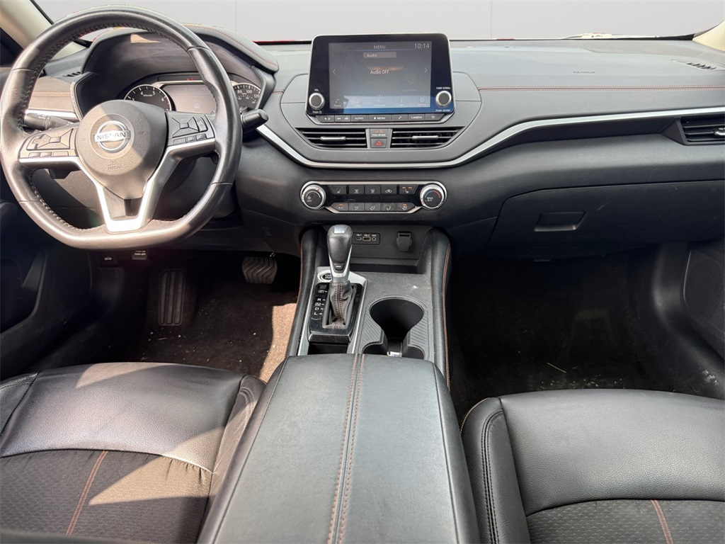 Vehicle image 14 of 18