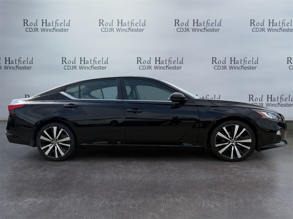 Vehicle image 4 of 18