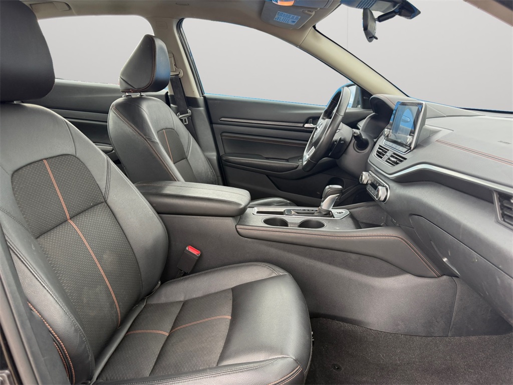 Vehicle image 13 of 18