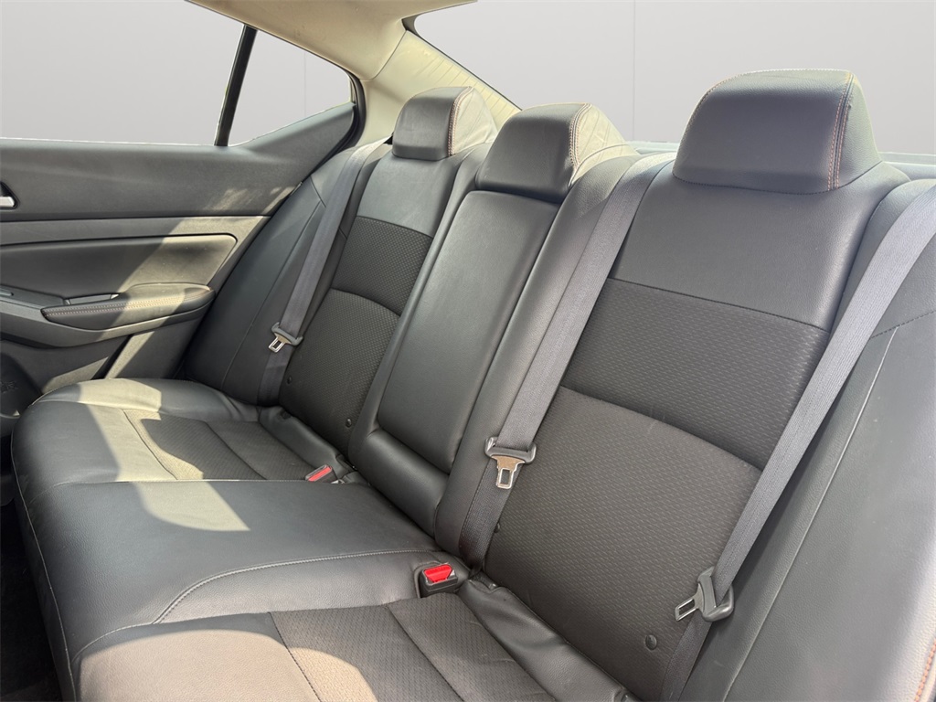 Vehicle image 11 of 18