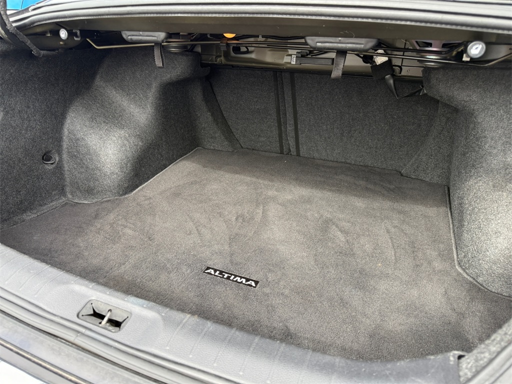 Vehicle image 10 of 18