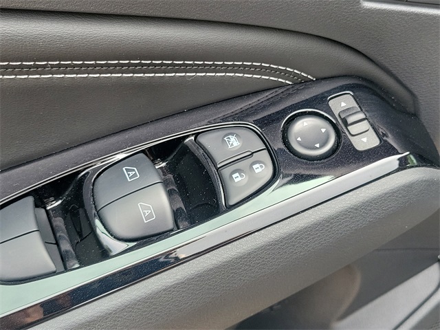 Vehicle image 23 of 36
