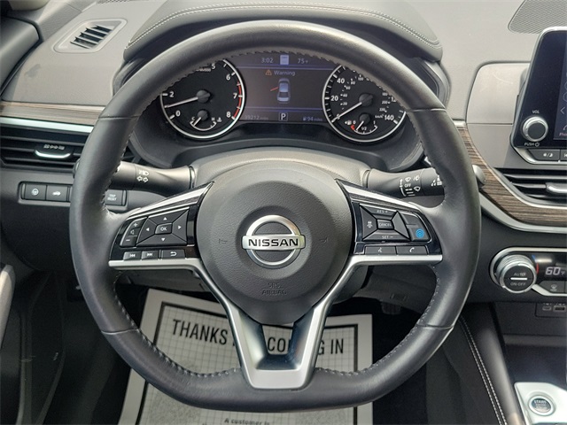 Vehicle image 25 of 36