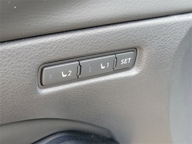 Vehicle image 22 of 36