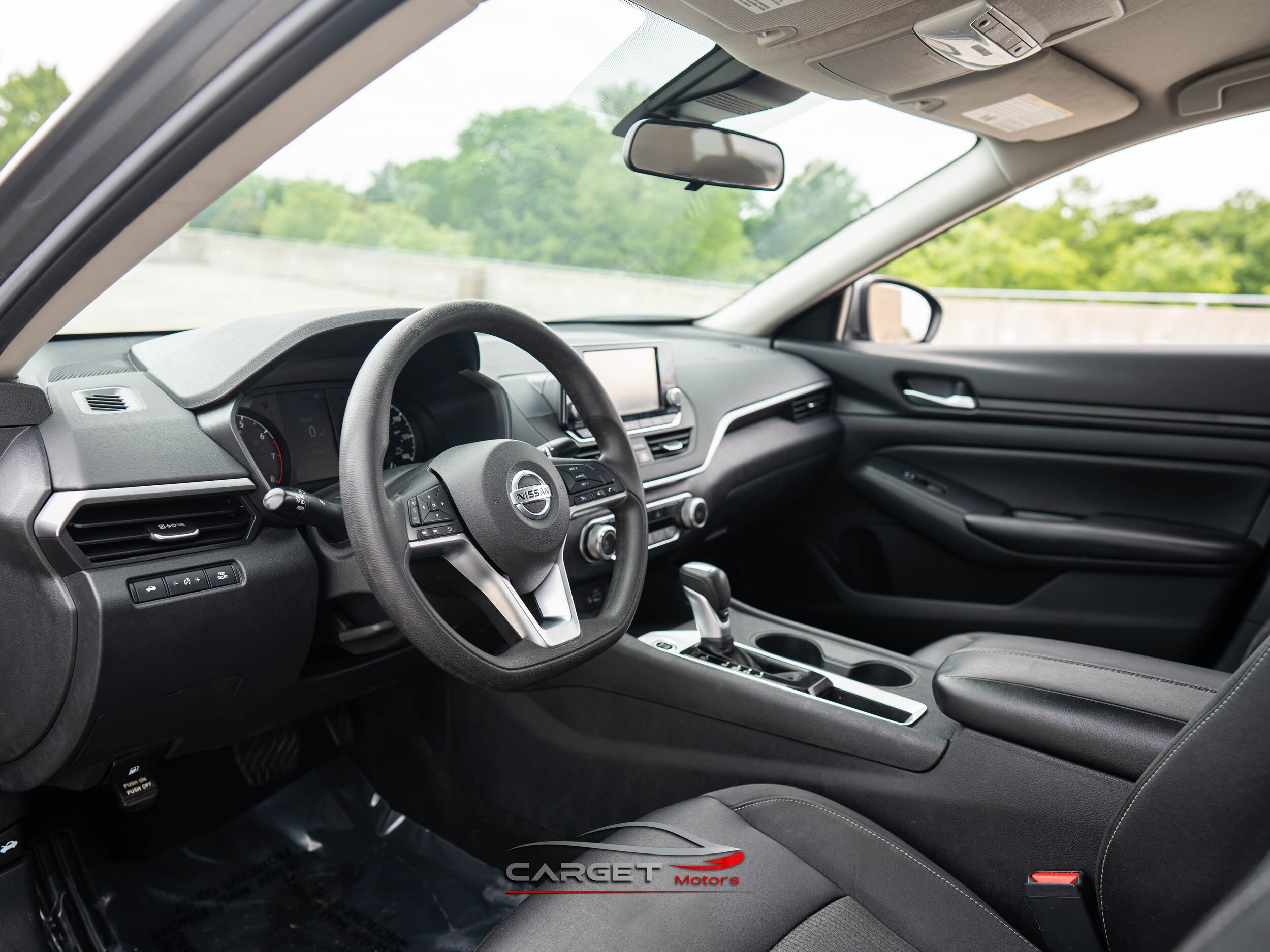 Vehicle image 10 of 43