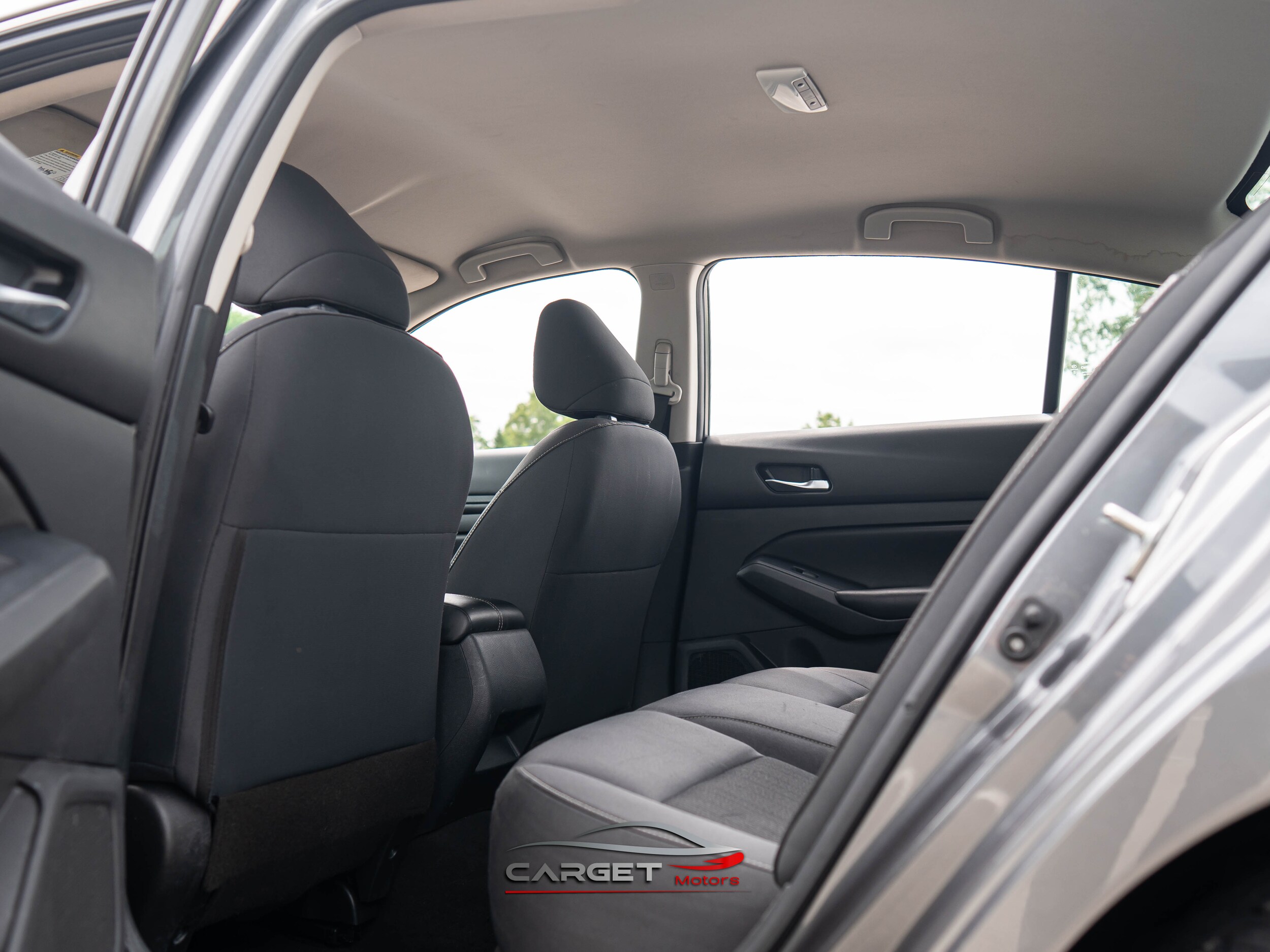 Vehicle image 18 of 43
