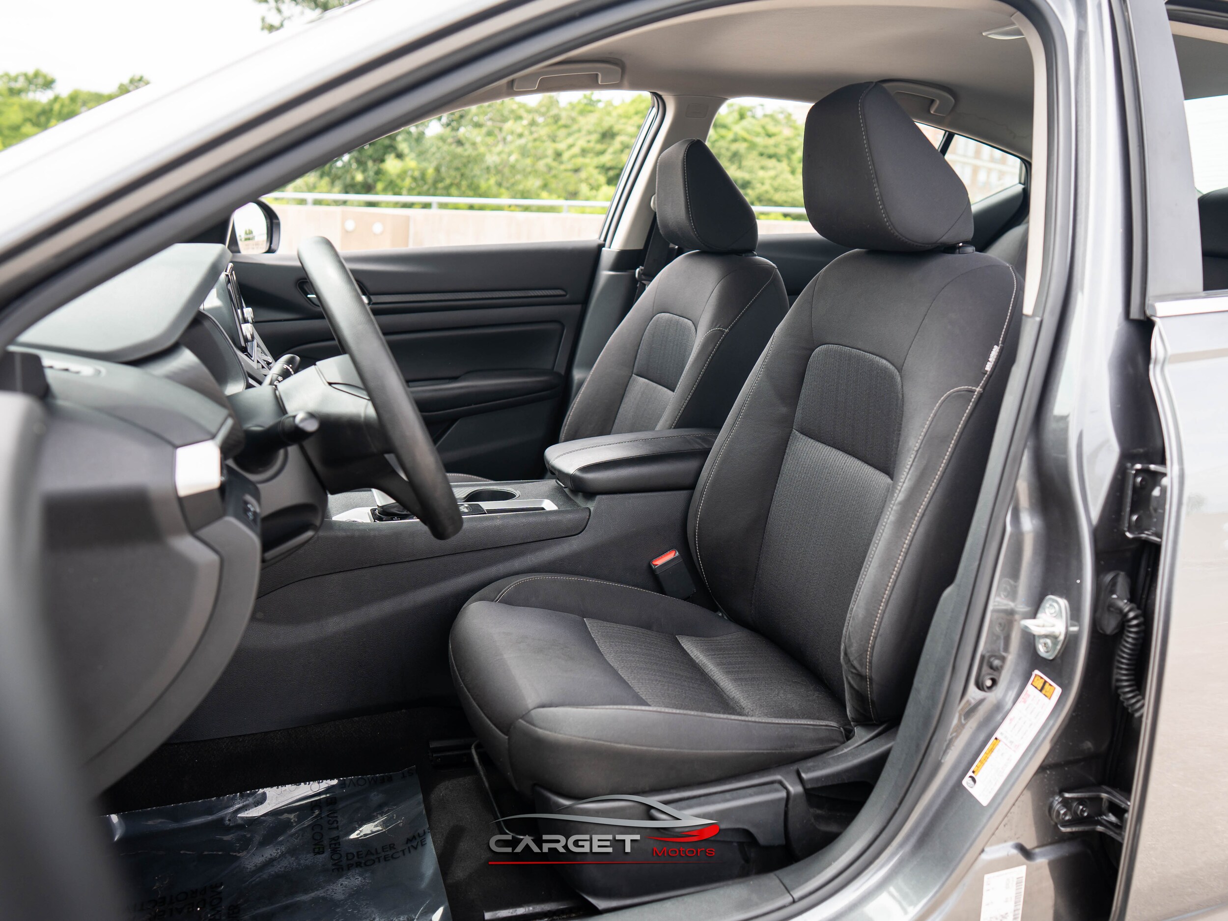 Vehicle image 13 of 43