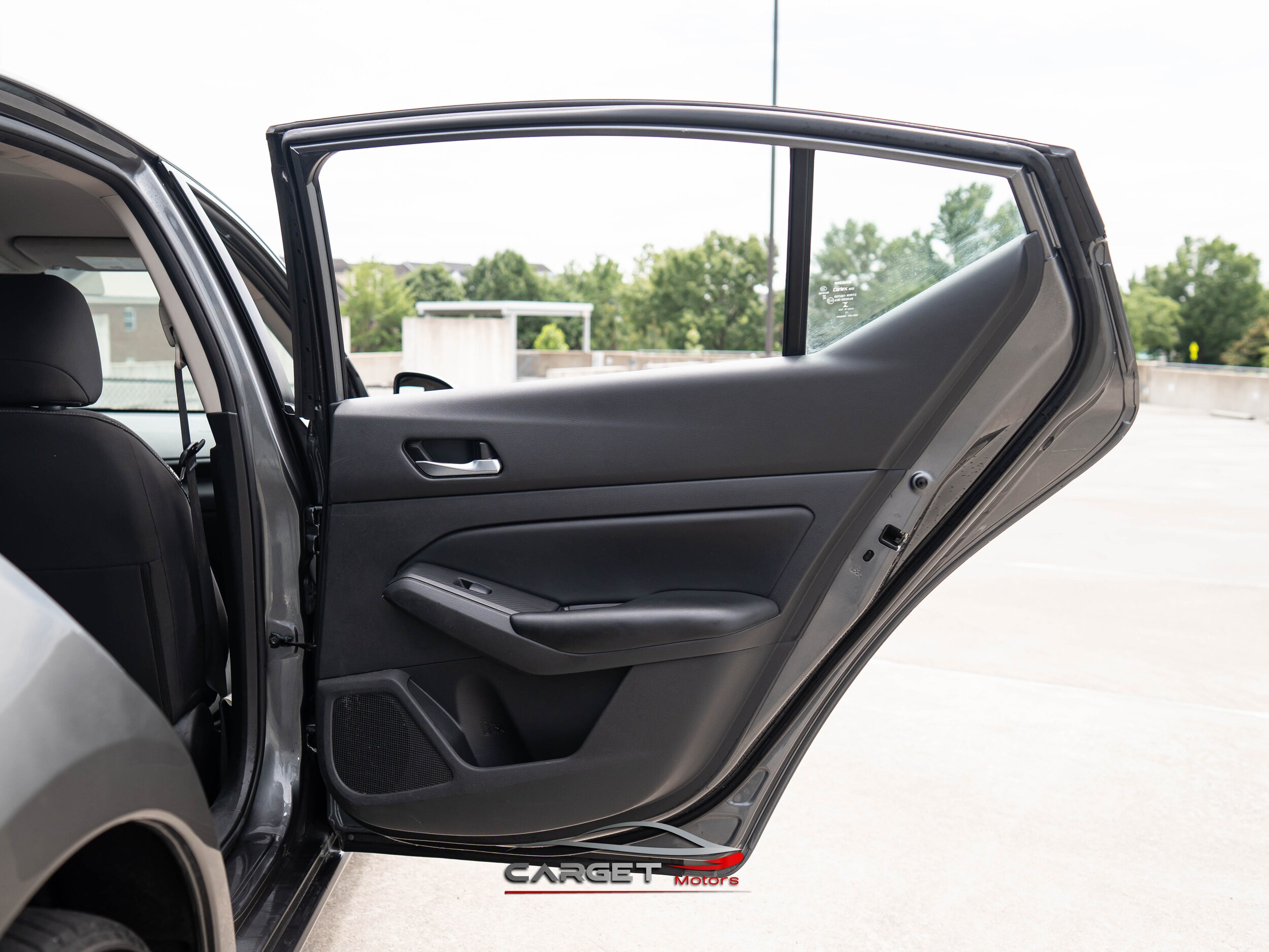 Vehicle image 36 of 43