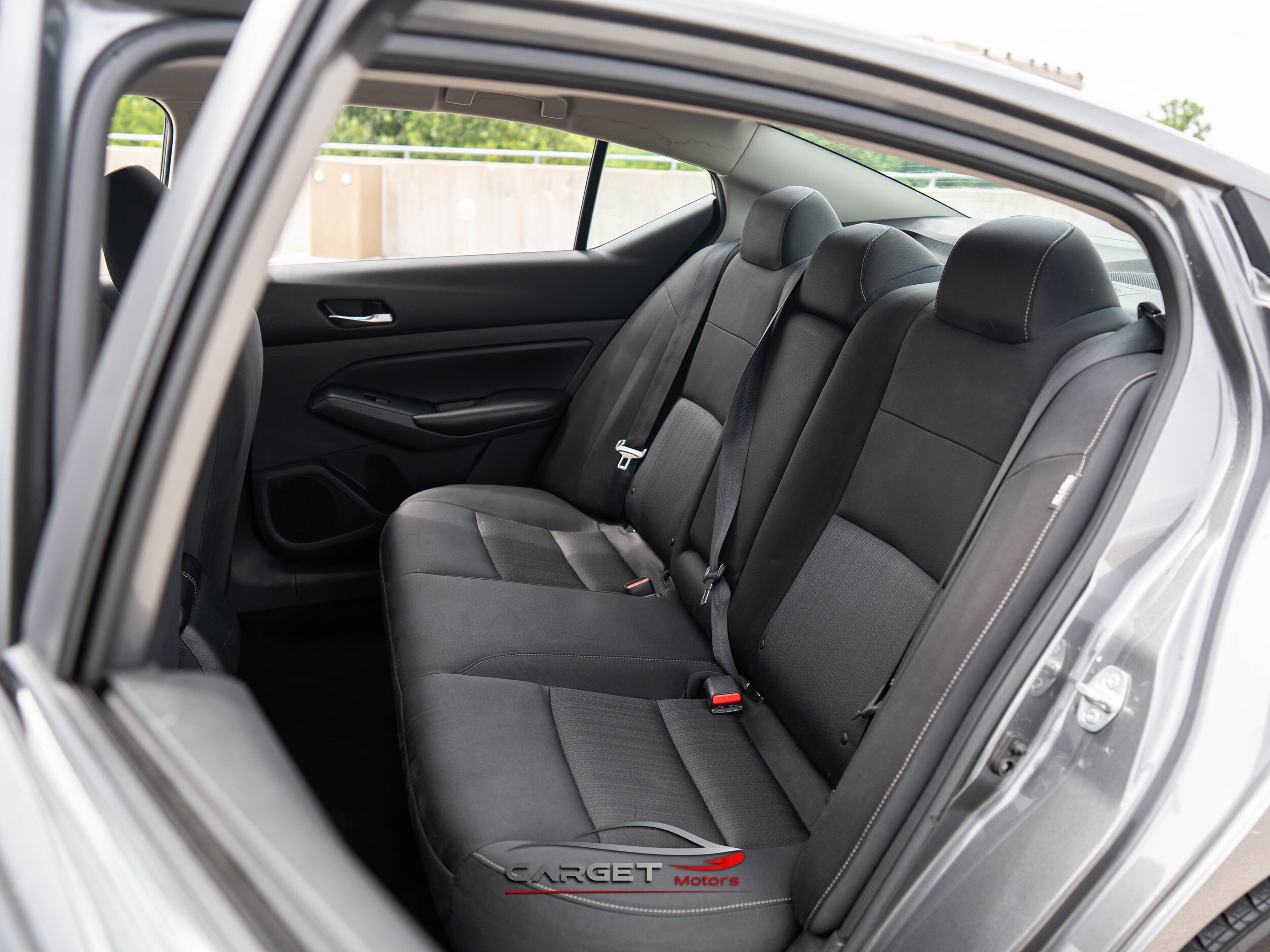 Vehicle image 17 of 43