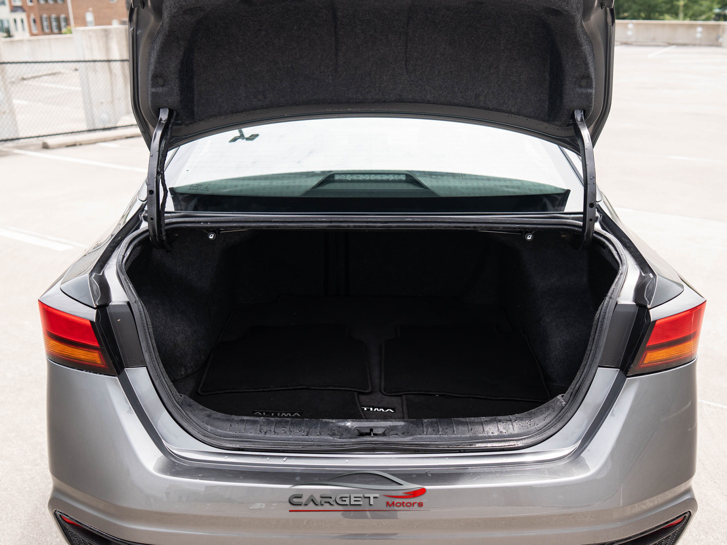 Vehicle image 38 of 43