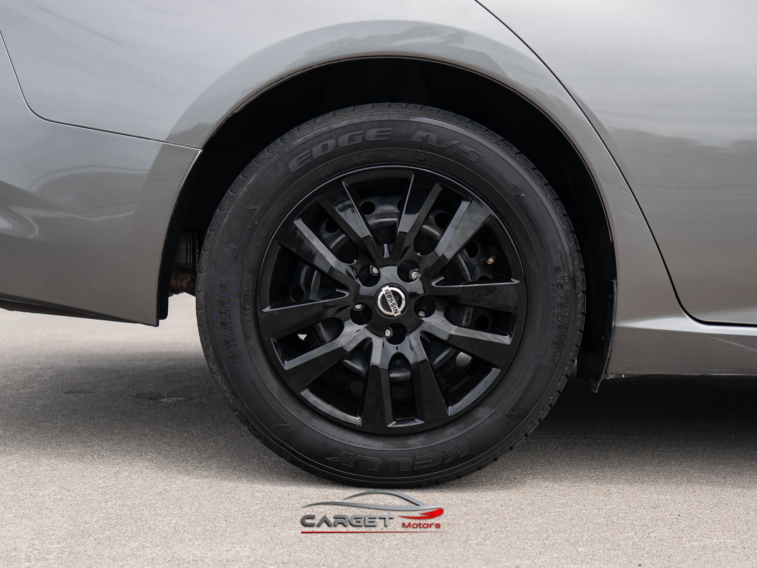 Vehicle image 9 of 43