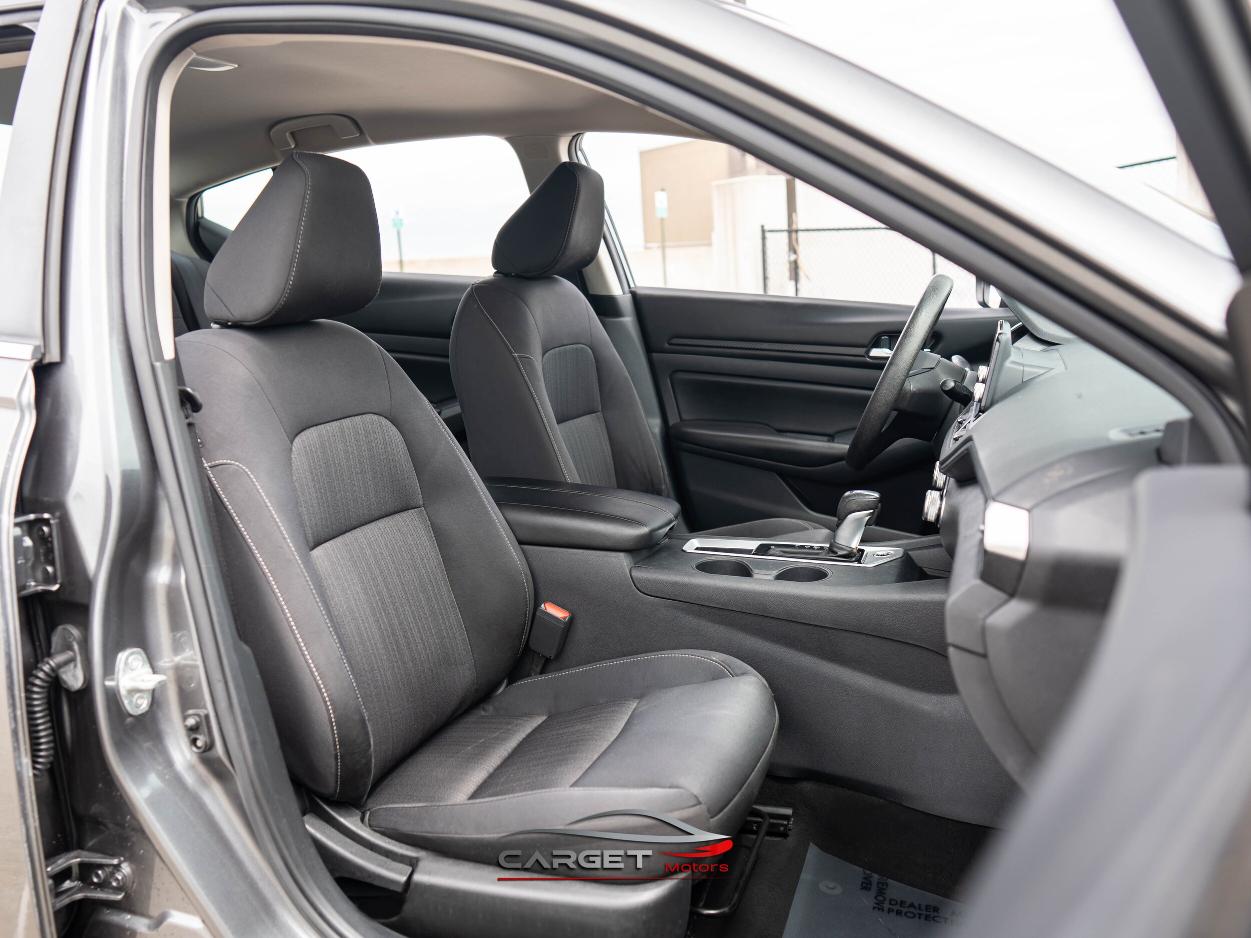 Vehicle image 14 of 43