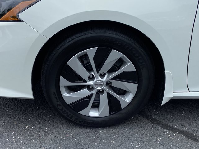 Vehicle image 10 of 30