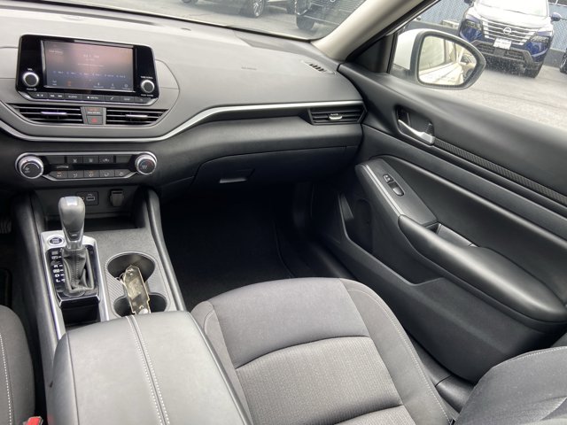 Vehicle image 19 of 30
