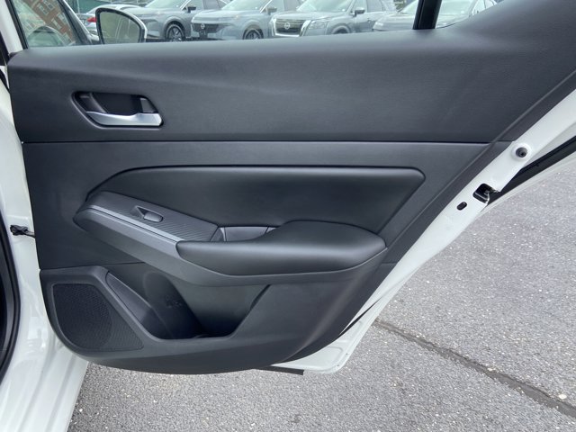 Vehicle image 27 of 30