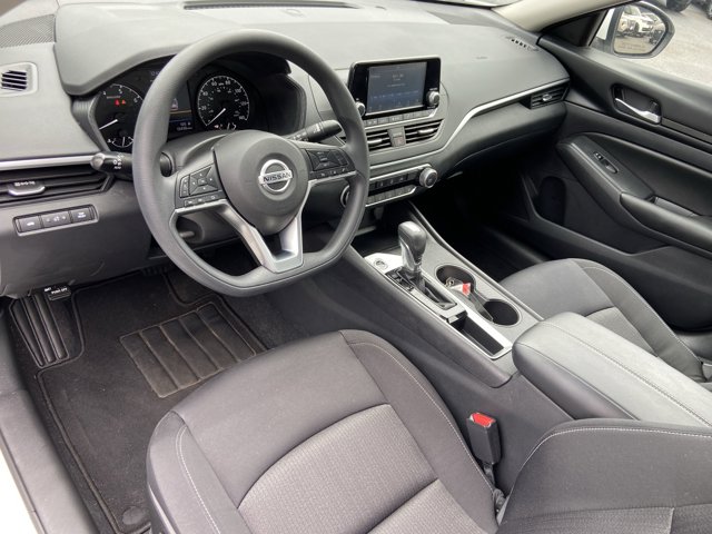 Vehicle image 17 of 30