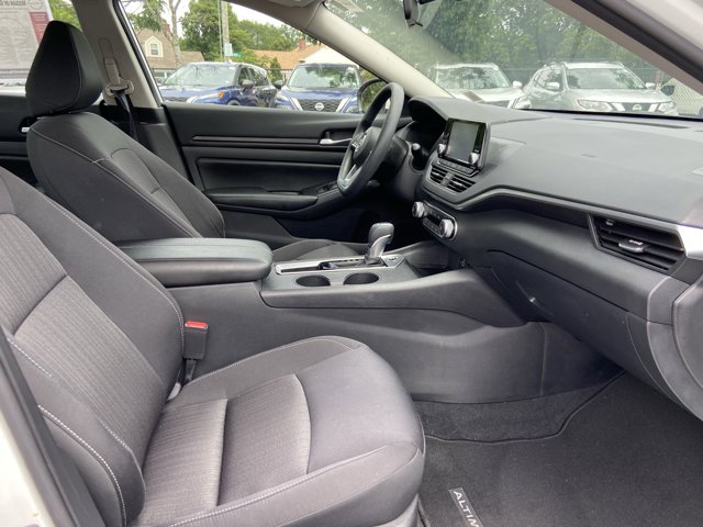 Vehicle image 28 of 30