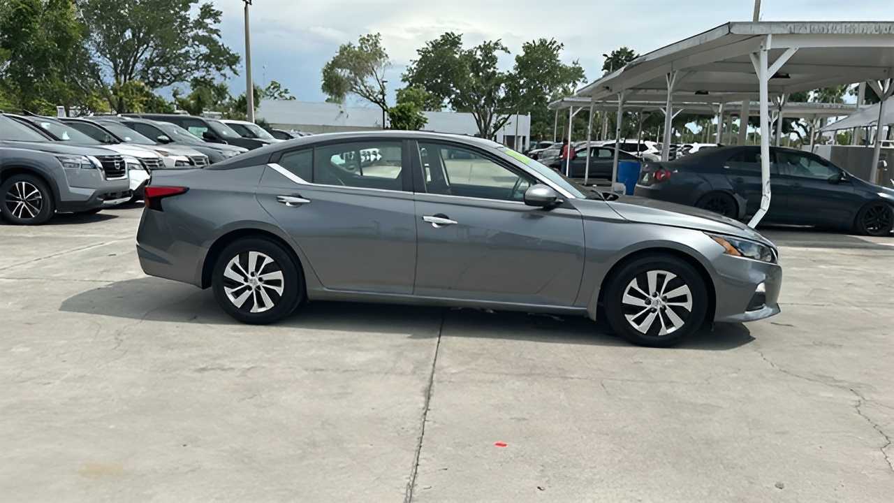 Vehicle image 32 of 36