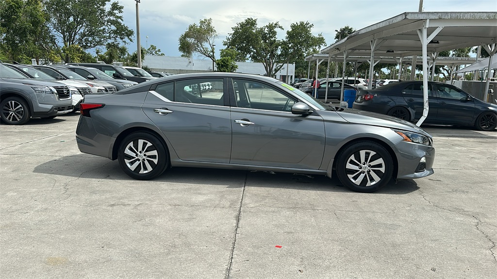 Vehicle image 4 of 36