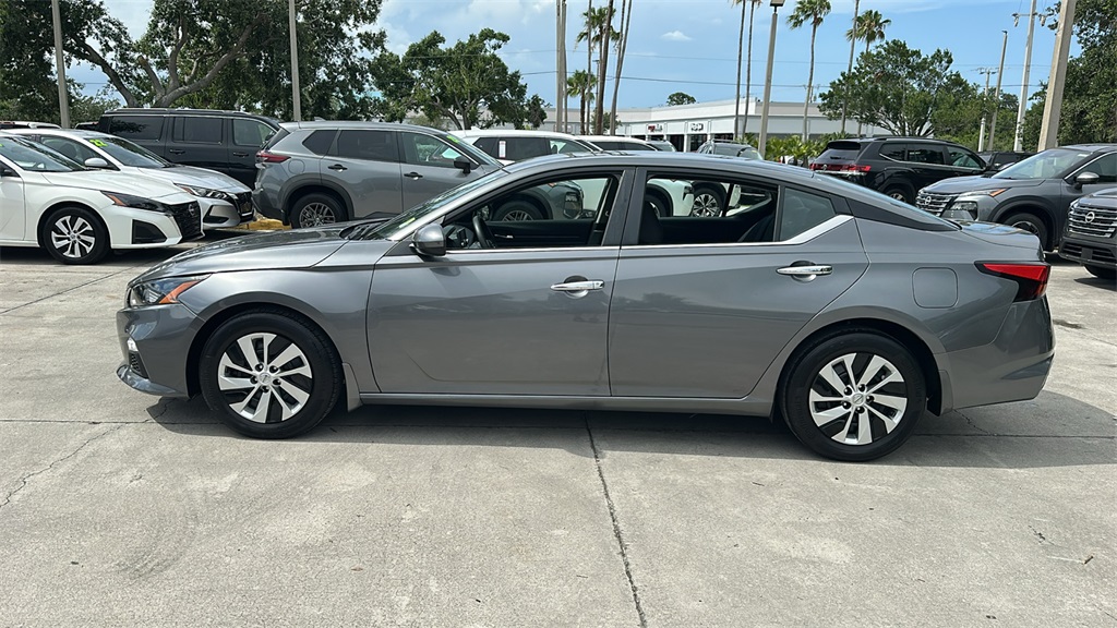 Vehicle image 8 of 36