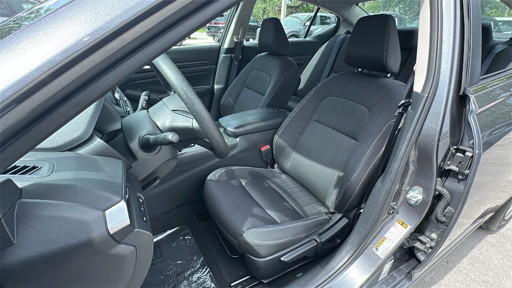 Vehicle image 26 of 36