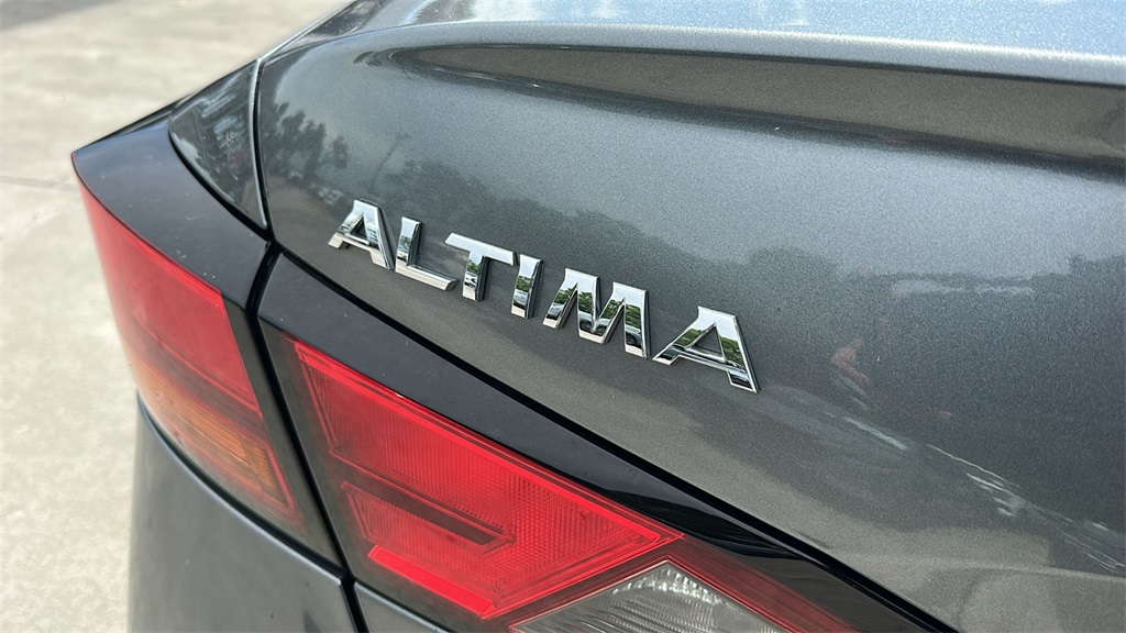Vehicle image 9 of 36