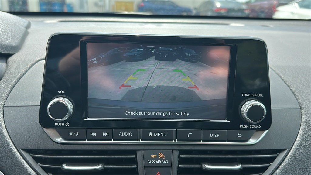 Vehicle image 23 of 36