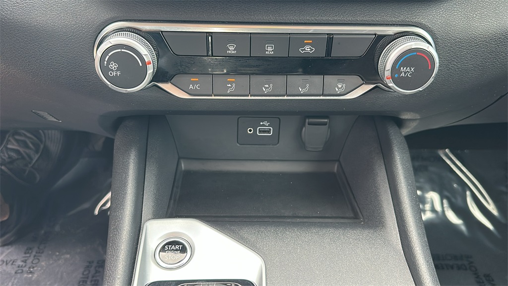 Vehicle image 24 of 36