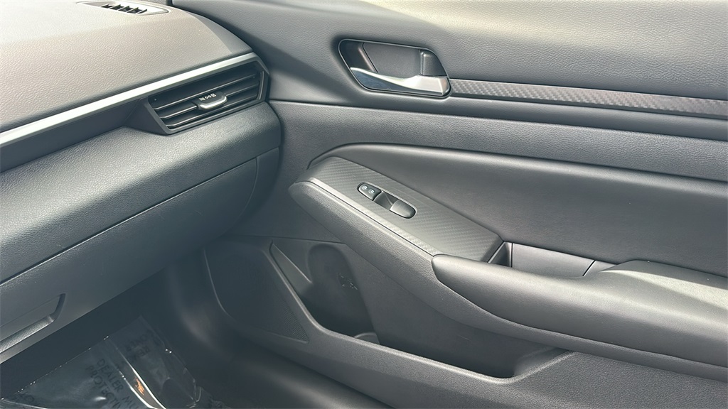 Vehicle image 25 of 36