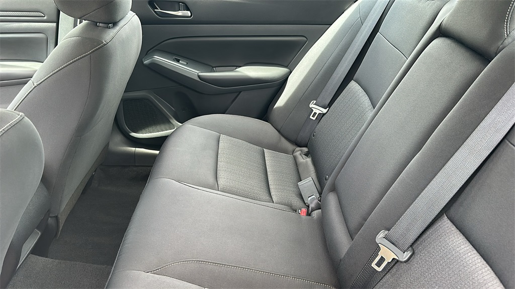 Vehicle image 27 of 36
