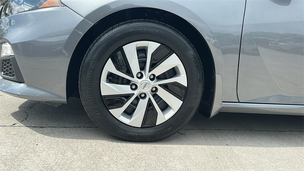 Vehicle image 10 of 36
