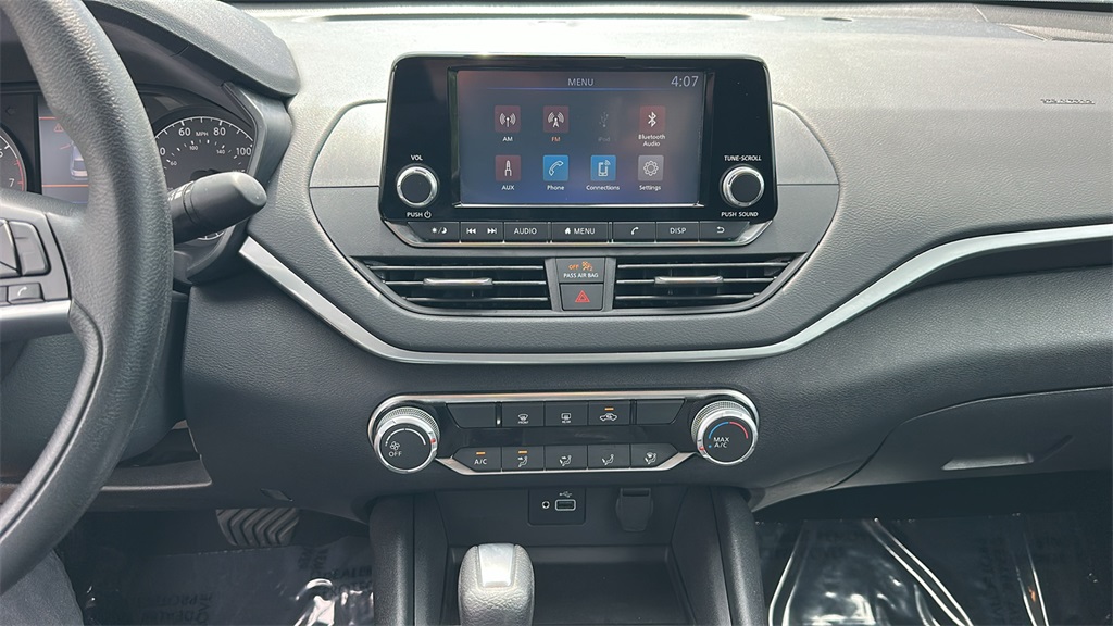 Vehicle image 21 of 36