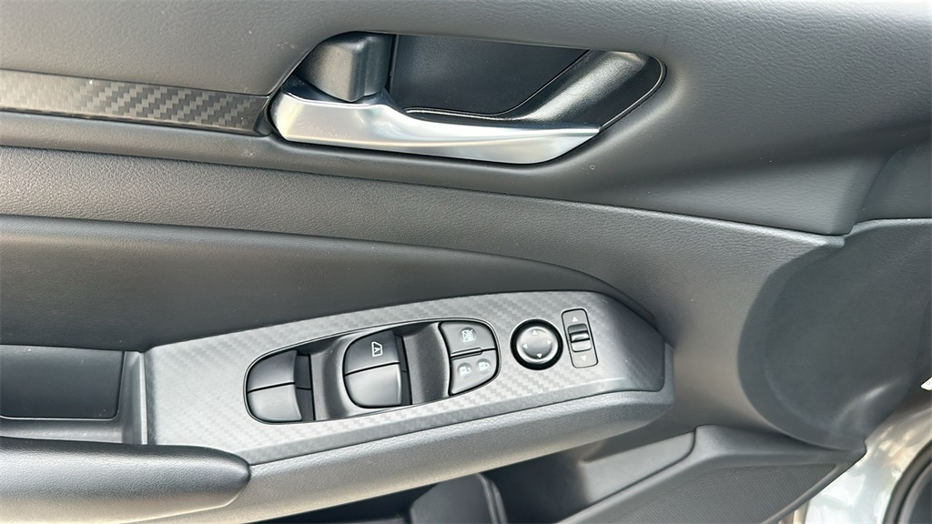 Vehicle image 14 of 36